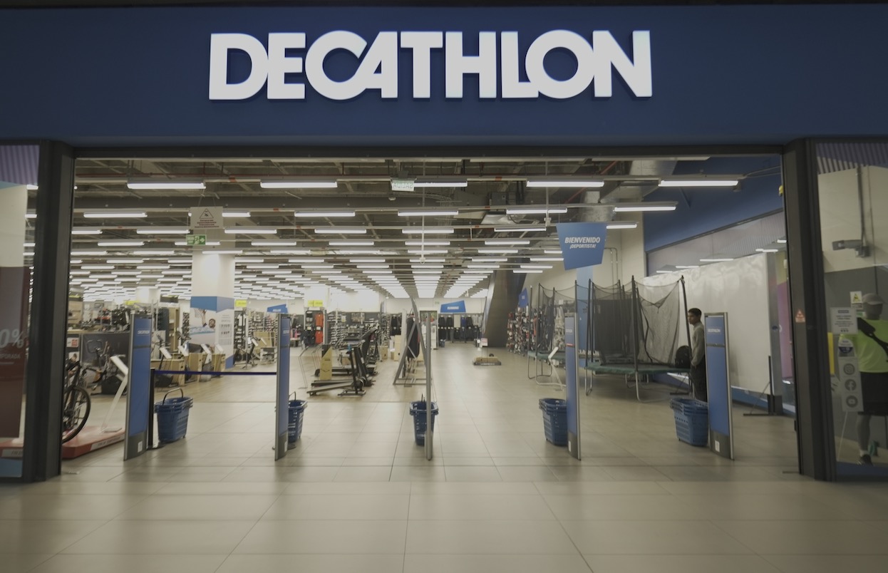 Decathlon tienda de ropa deportiva Viva Envigado