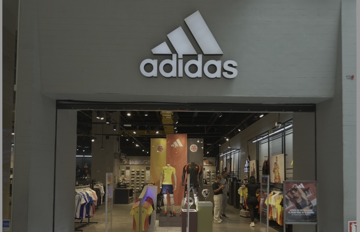 tienda de ropa deportiva adidas en envigado