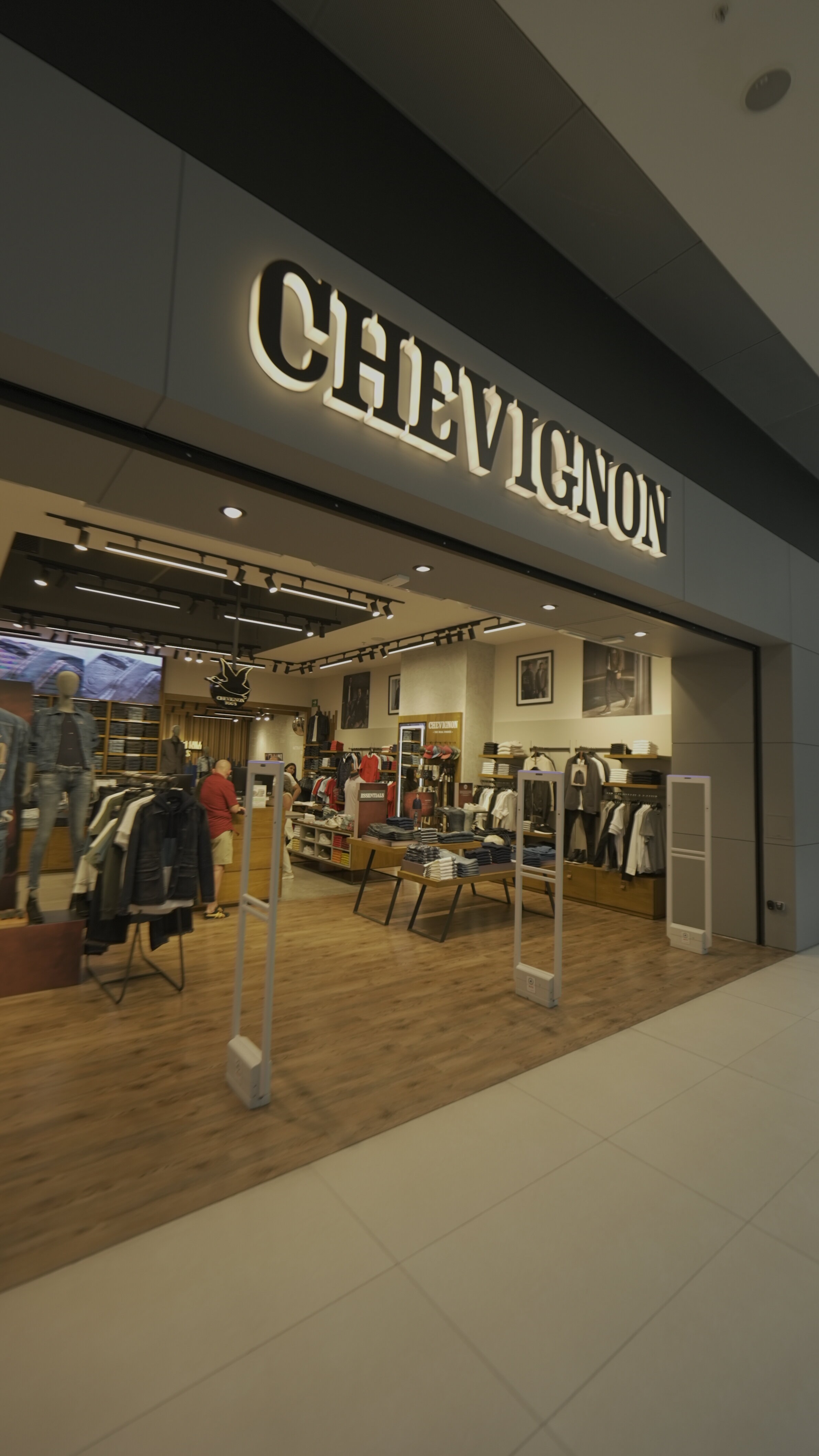 Chevignon tienda de ropa en envigado